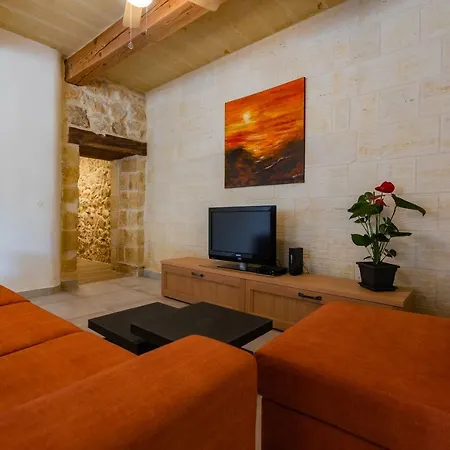 Modern 4 Bedroom - Gozo Villa Nadur
